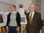 Katarzyna Walichnowska wita gości. Obok Jacek Majerowicz – bohater wieczoru